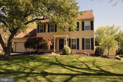 3901 Daystar Dr, Doylestown, PA 18902