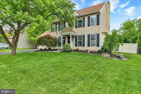 3901 Daystar Dr, Doylestown, PA 18902