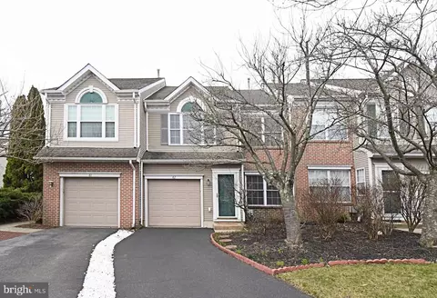 82 Honey Locust Ln, Newtown, PA 18940