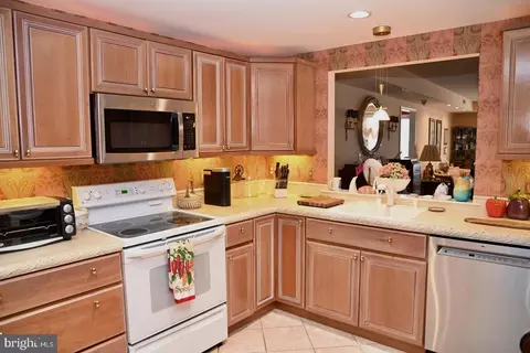 8200 Centennial Sta, Warminster, PA 18974