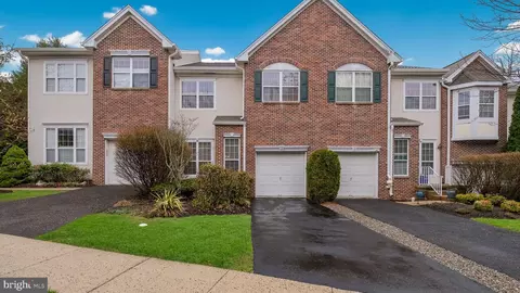 12 Heritage Hills Dr, Washington Crossing, PA 18977