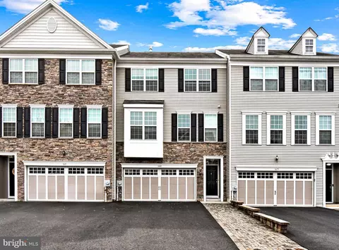1680 Hickory Ln, Langhorne, PA 19047