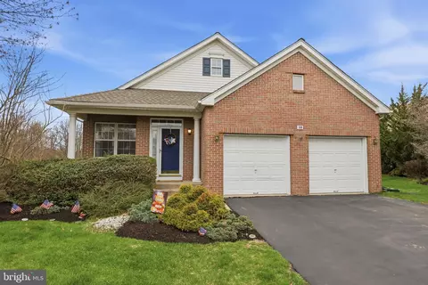 10 Tupelo Ln, Langhorne, PA 19047