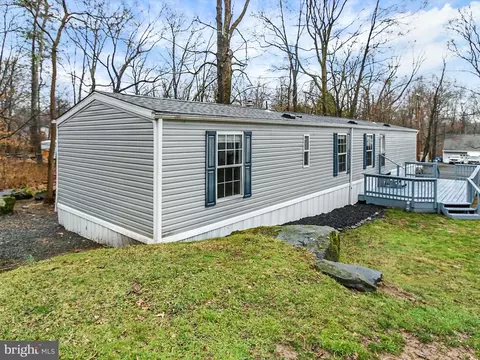 740 Lonely Cottage Rd, Upper Black Eddy, PA 18972