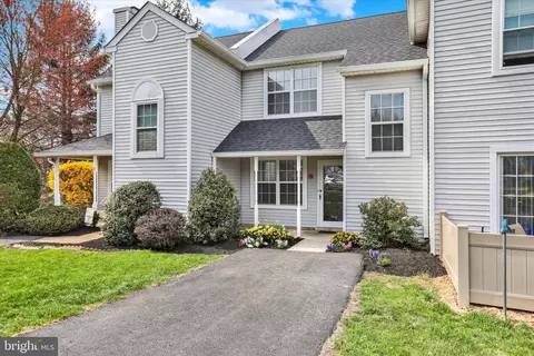 32 Craig Ct, Newtown, PA 18940