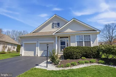 32 Tupelo Ln, Langhorne, PA 19047