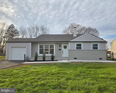 210 Barbara Ln, Warminster, PA 18974