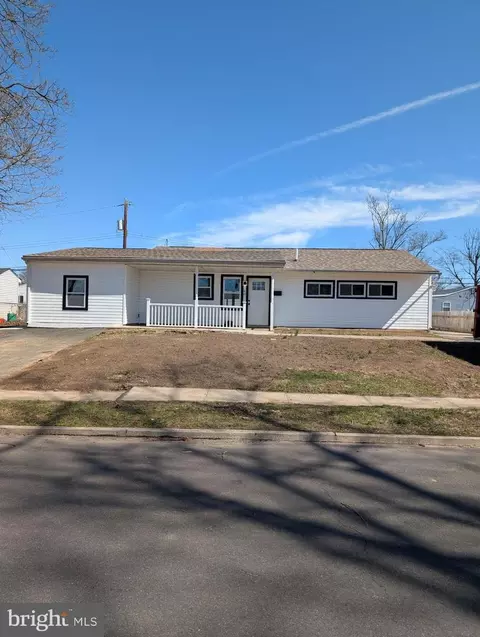 60 Outlook Ln, Levittown, PA 19055