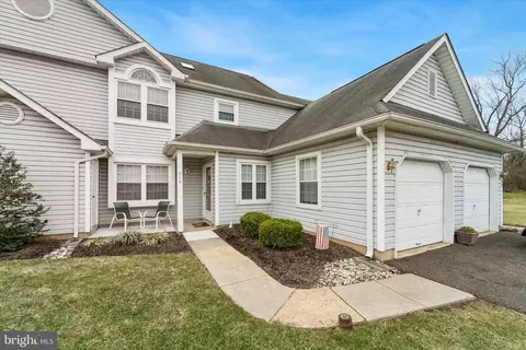 519 Grand Blvd #19, Warrington, PA 18976