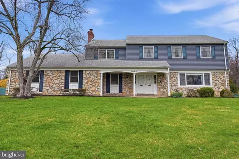 71 Briarwood Dr, Holland, PA 18966