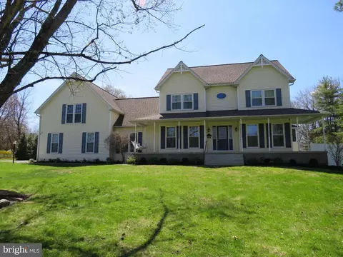 10 Spring Hill Ln, Perkasie, PA 18944