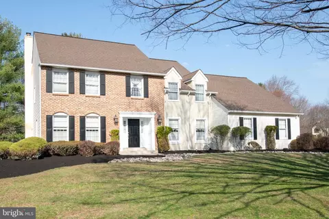 19 Zelkova Dr, Holland, PA 18966