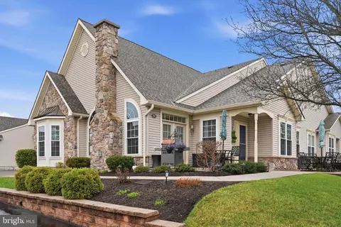 267 Shady Brook Dr #238, Langhorne, PA 19047