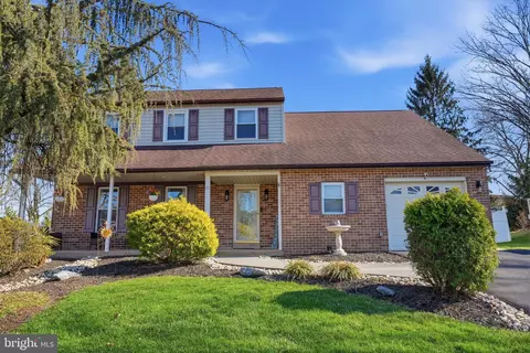 20 Firewood Dr, Holland, PA 18966