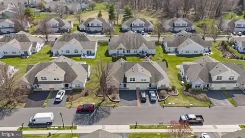 15 Lady Slipper Ln, Langhorne, PA 19047