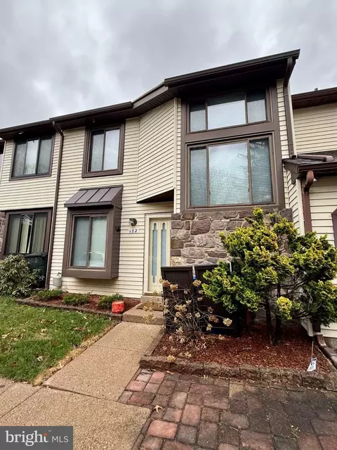 102 Windham Ct, Newtown, PA 18940
