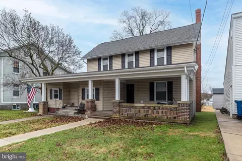 10 N Main St, Trumbauersville, PA 18970