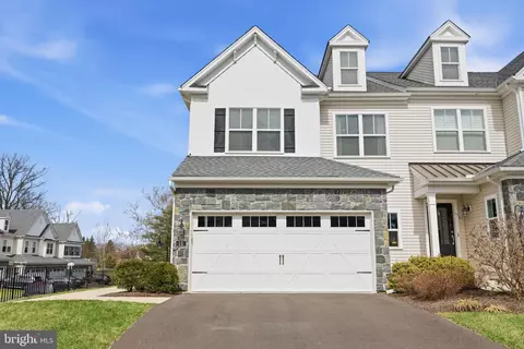 15 Spring Mill Dr, Ivyland, PA 18974