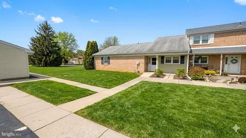 49 Fair Isle Cir, Chalfont, PA 18914