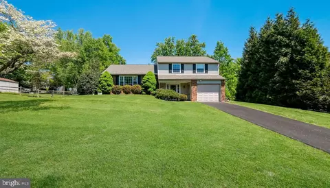 49 Surrey Dr, Southampton, PA 18966