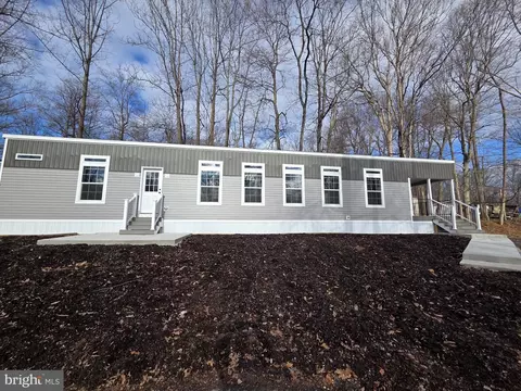 17 Shadywood Dr, Quakertown, PA 18951