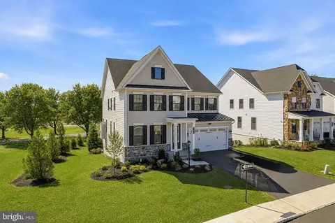 200 Mayfield Ln, Newtown, PA 18940