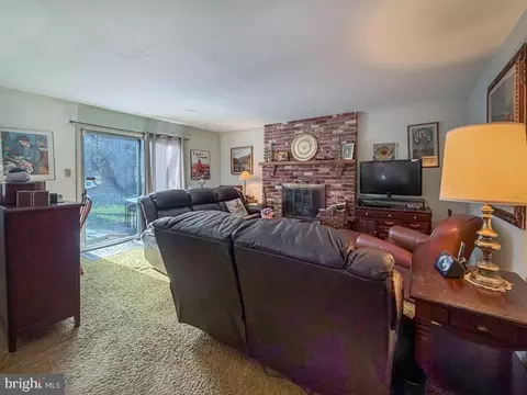 Living - 1007 Dick Ave, Warminster, PA 18974 photo 4 of 4
