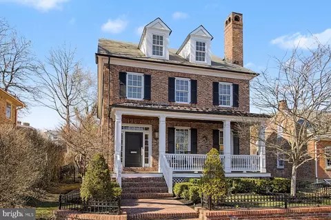 85 E Oakland Ave, Doylestown, PA 18901