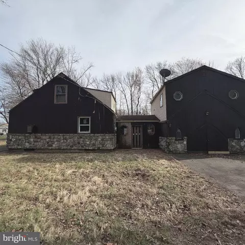 217 Apple St, Levittown, PA 19057