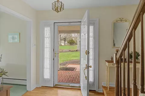 4 Brookdale Dr, Doylestown, PA 18901