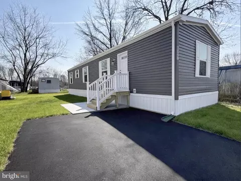 6327 Fuller Dr, Morrisville, PA 19067