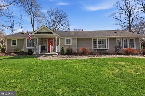 2 Simpson Dr, Yardley, PA 19067