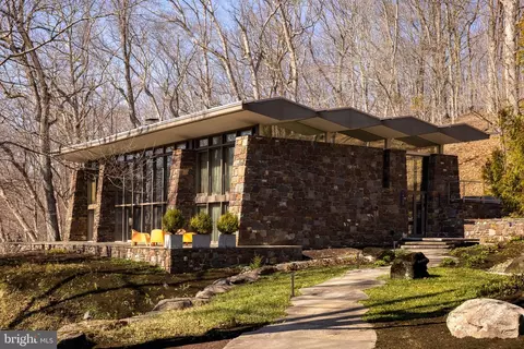 372 Brownsburg Rd, Newtown, PA 18940