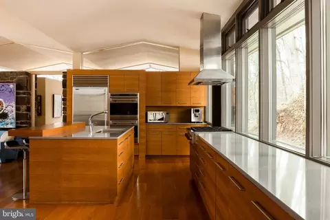 Kitchen - 372 Brownsburg Rd, Newtown, PA 18940 photo 3 of 4