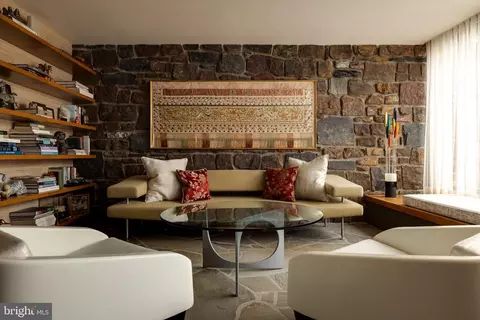 Living - 372 Brownsburg Rd, Newtown, PA 18940 photo 12 of 14