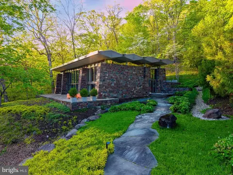 Exterior - 372 Brownsburg Rd, Newtown, PA 18940 photo 3 of 18
