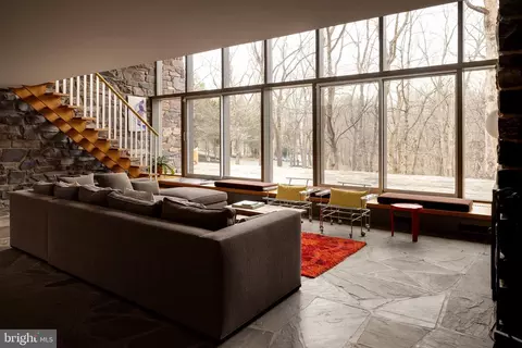 Living - 372 Brownsburg Rd, Newtown, PA 18940 photo 6 of 14