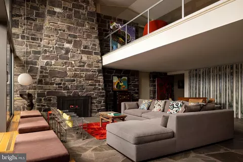 Living - 372 Brownsburg Rd, Newtown, PA 18940 photo 1 of 14