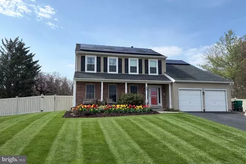 118 Lesha Dr, Morrisville, PA 19067