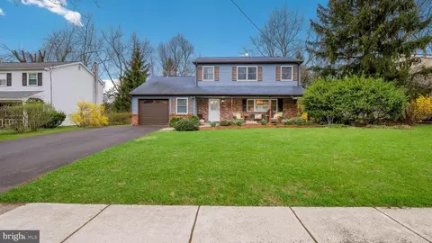 7 Broadale Ct, Doylestown, PA 18901