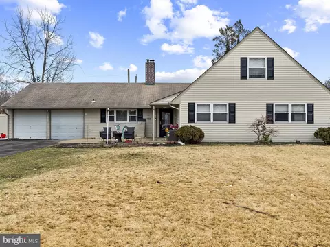 48 Fruitree Rd, Levittown, PA 19056