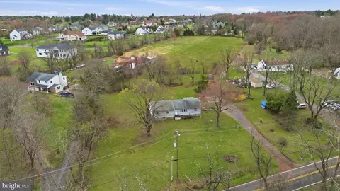 34 Aqueduct Rd, Washington Crossing, PA 18977