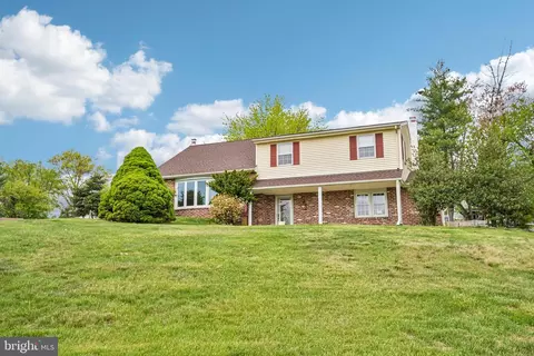 77 Wren Dr, Holland, PA 18966