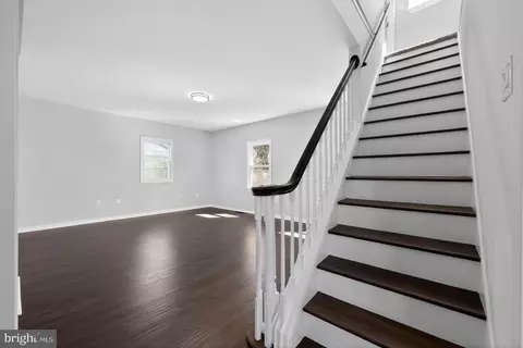 Entry Way - 916 Stephen Ave, Croydon, PA 19021 photo 5 of 9
