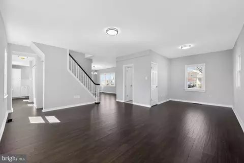 Living - 916 Stephen Ave, Croydon, PA 19021 photo 2 of 6