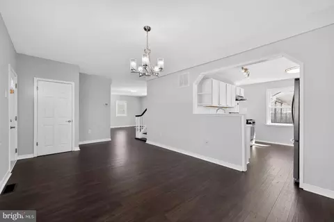 Entry Way - 916 Stephen Ave, Croydon, PA 19021 photo 1 of 9
