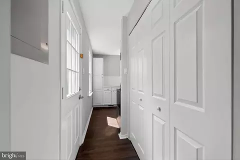 Entry Way - 916 Stephen Ave, Croydon, PA 19021 photo 9 of 9