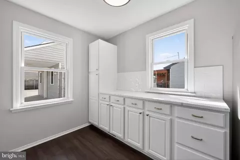 Entry Way - 916 Stephen Ave, Croydon, PA 19021 photo 4 of 9