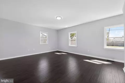 Living - 916 Stephen Ave, Croydon, PA 19021 photo 6 of 6