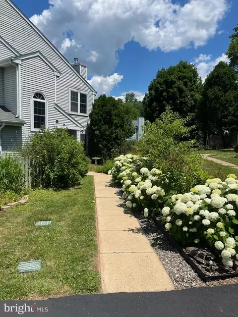 107 Carousel Cir, Doylestown, PA 18901